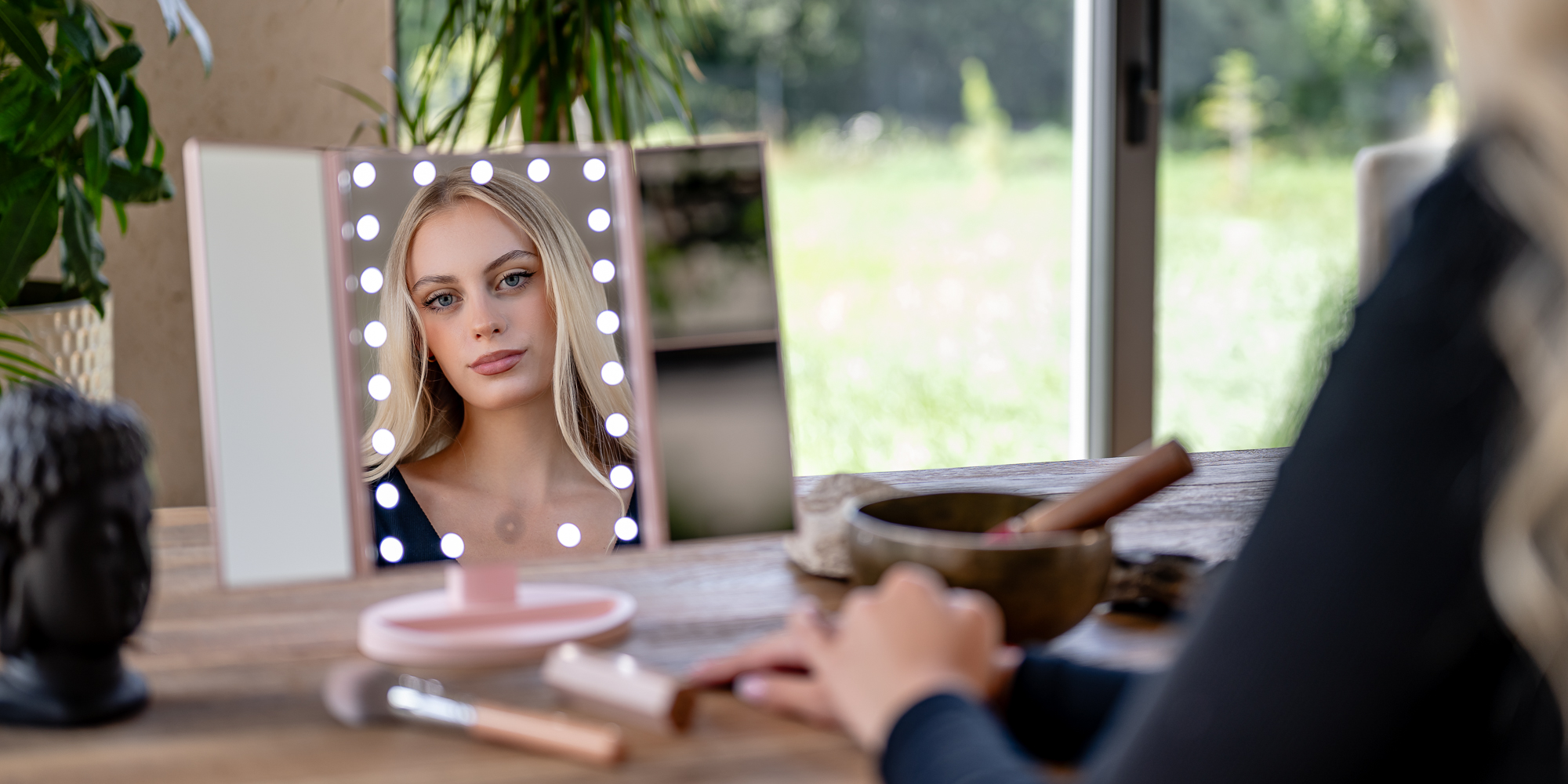 Lusterko do makijażu Humanas HS-ML04 z podświetleniem LED - różowe